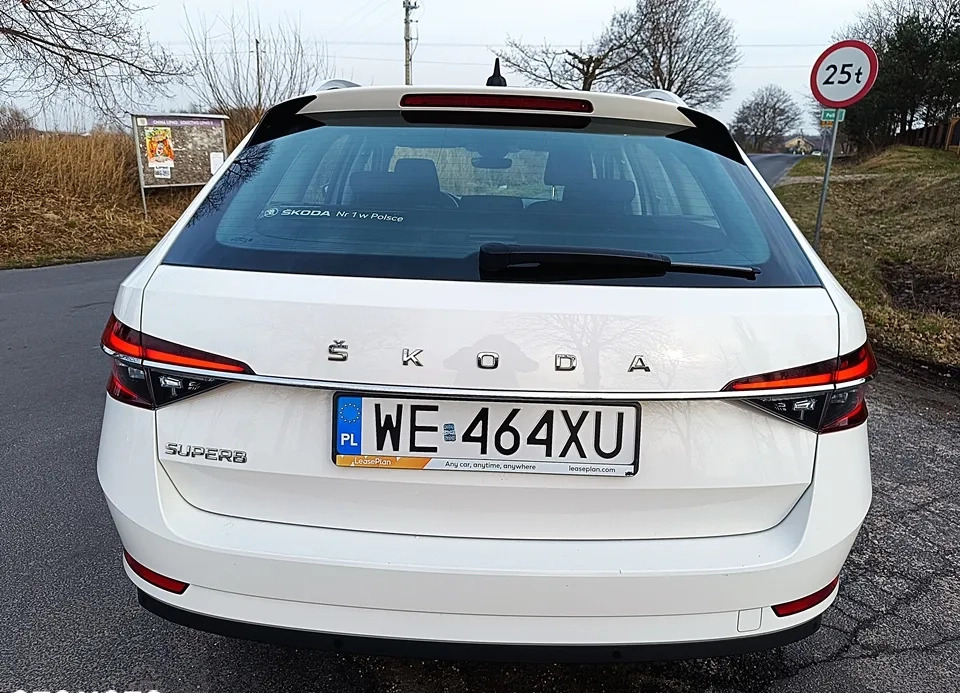 Skoda Superb cena 87700 przebieg: 121000, rok produkcji 2019 z Toruń małe 781